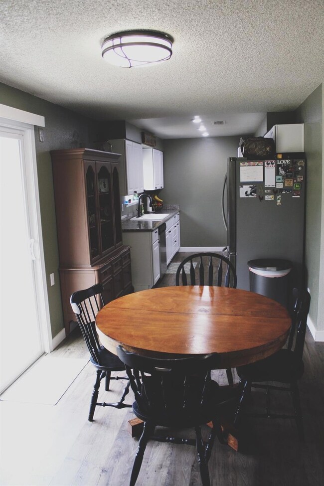 2110 Mayfield Dr, Grants Pass, OR 97527 - photo 6