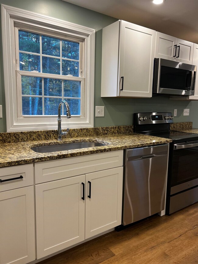 16 Boulder Dr unit B, Hudson, NH 03051 - photo 6