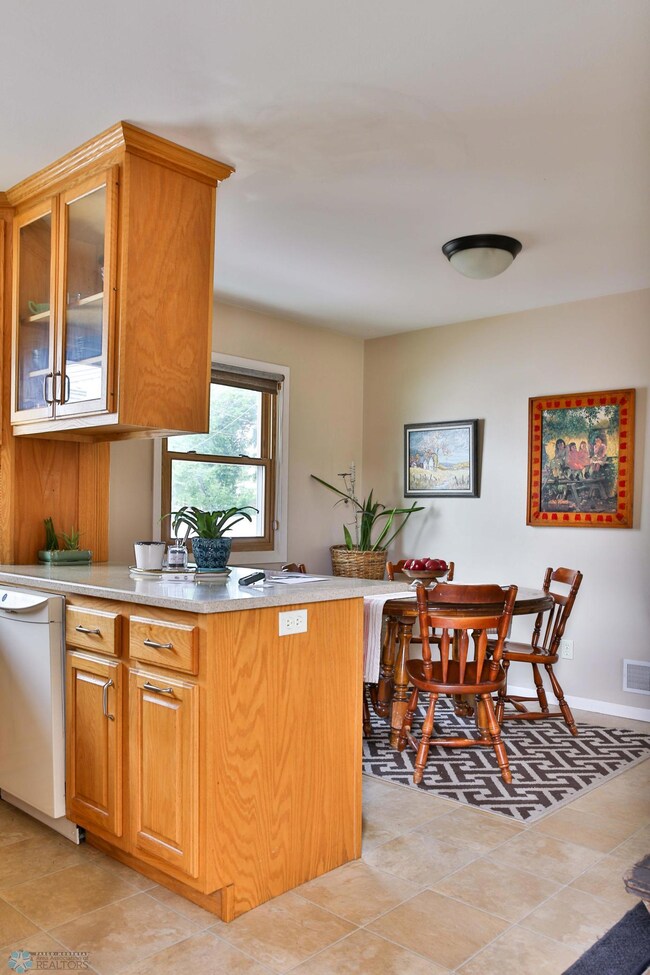 1517 12th St S, Fargo, ND 58103 - photo 3