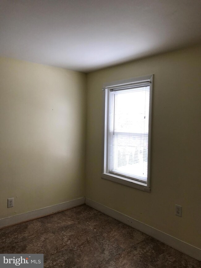 1371 Collings Rd, Camden, NJ 08104 - photo 5