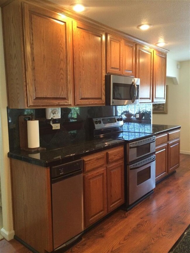 405 Sky Crest Dr, Grants Pass, OR 97527 - photo 6