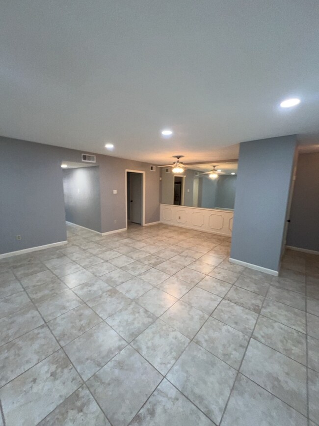 10379 Briar Forest Dr unit 43, Houston, TX 77042 - photo 7