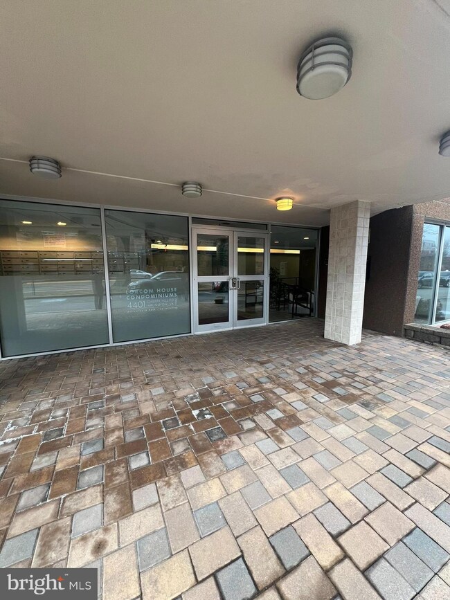 Lorcom House unit 12, Arlington, VA 22207 - photo 3