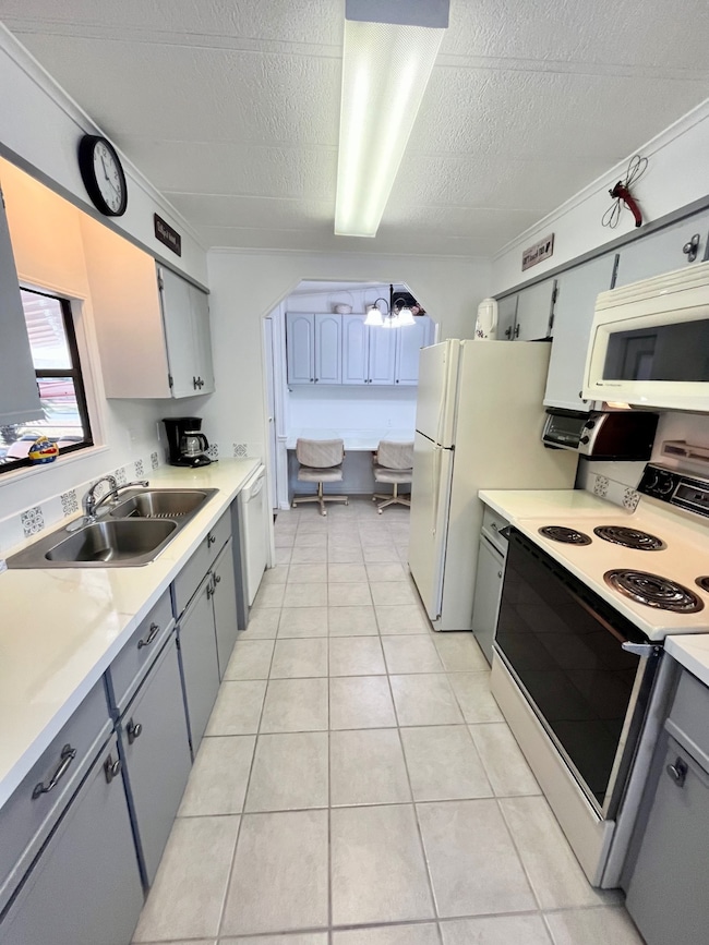 19140 Indian Wells Ct unit 33-A, North Fort Myers, FL 33903 - photo 5