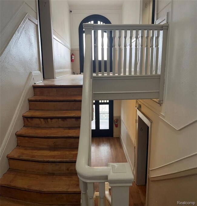 287 E Edsel Ford Fwy unit 8, Detroit, MI 48202 - photo 4