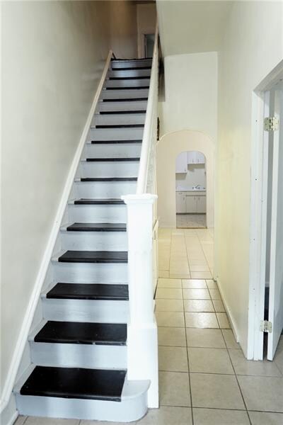 Entry Foyer:  9x13