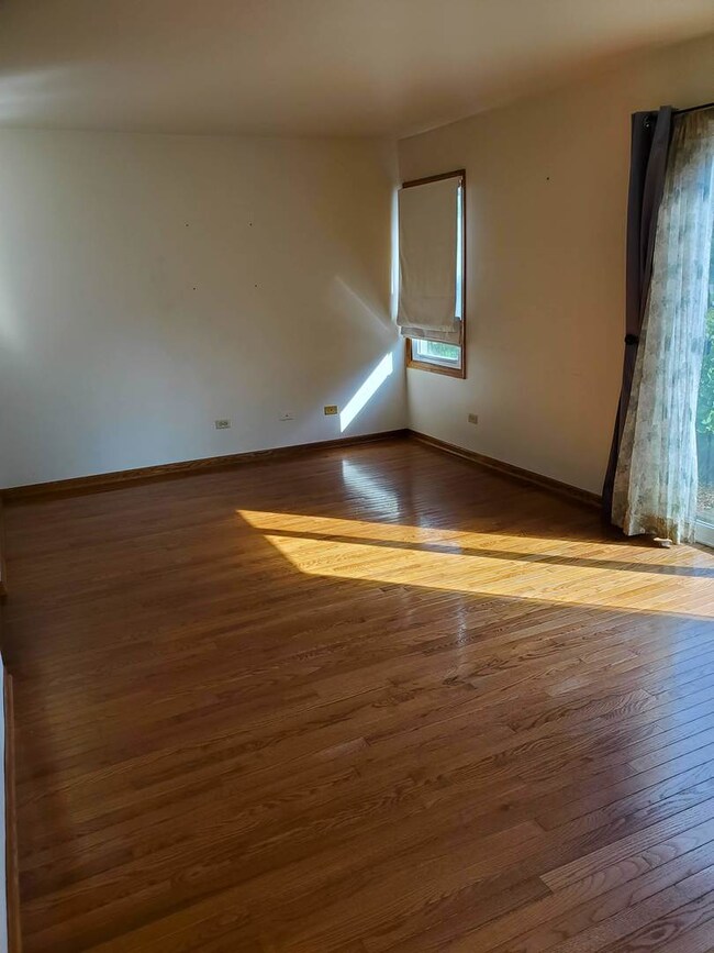 11722 Pine Way unit B, Huntley, IL 60142 - photo 2