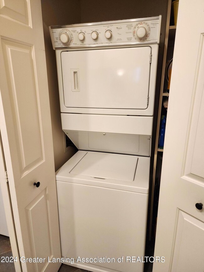 1st Floor Ly off Kitchen