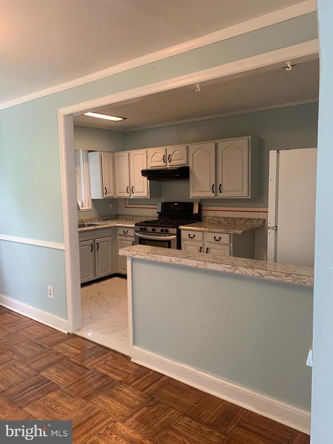 7241 Spruce St, Upper Darby, PA 19082 - photo 4