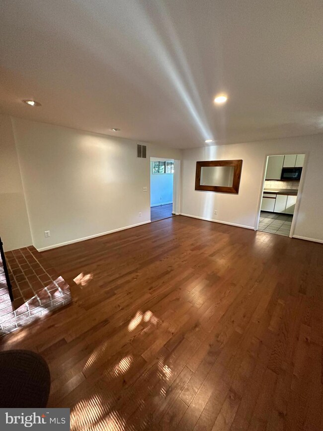 11014 Kenilworth Ave, Garrett Park, MD 20896 - photo 5