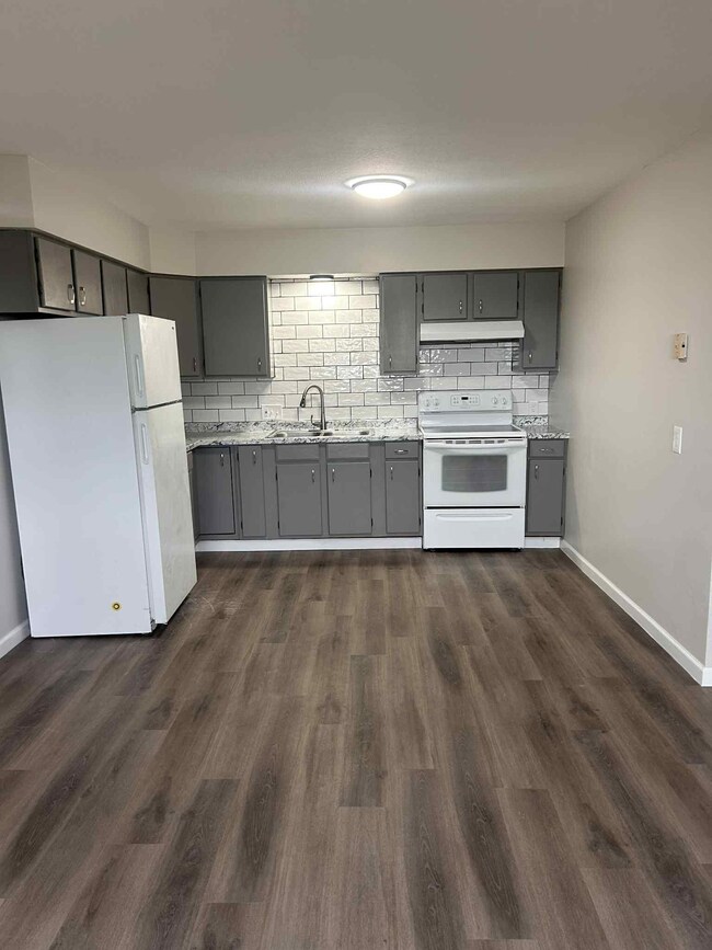 114 Lake Ave S unit 14, Spicer, MN 56288 - photo 3