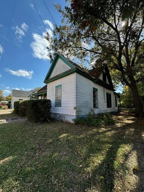 309 W 8th St, Bonham, TX 75418 - photo 4