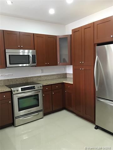 10788 NW 74th Ln, Doral, FL 33178 - photo 6