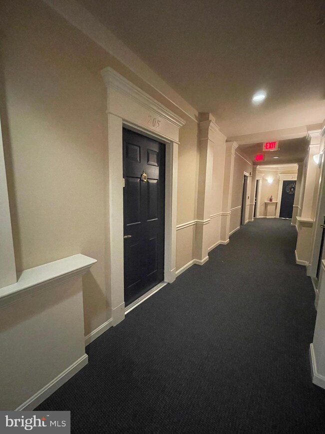 2931 Deer Hollow Way unit 205, Fairfax, VA 22031 - photo 2