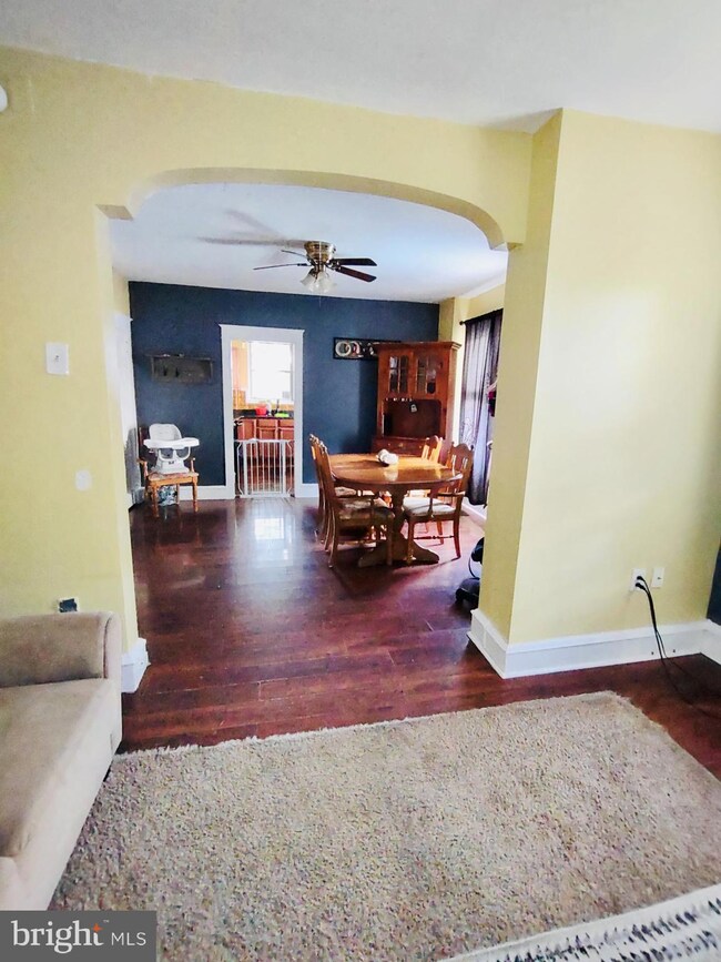 1183 E 9th St, Crum Lynne, PA 19022 - photo 4