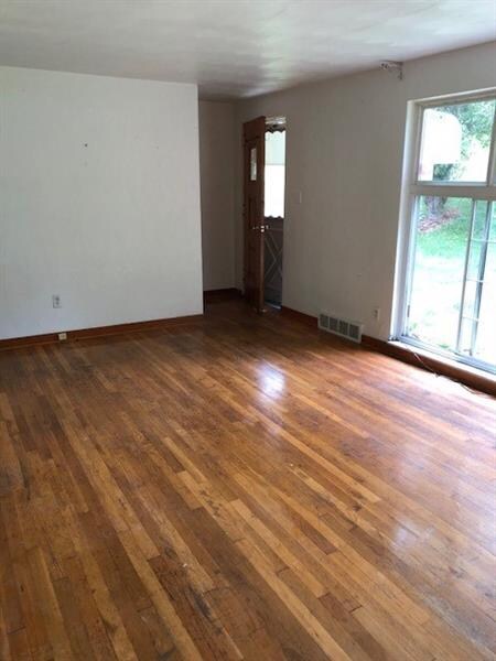 Living room/Entry