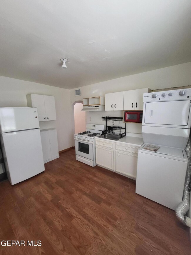 3134 Van Buren Ave, El Paso, TX 79930 - photo 7