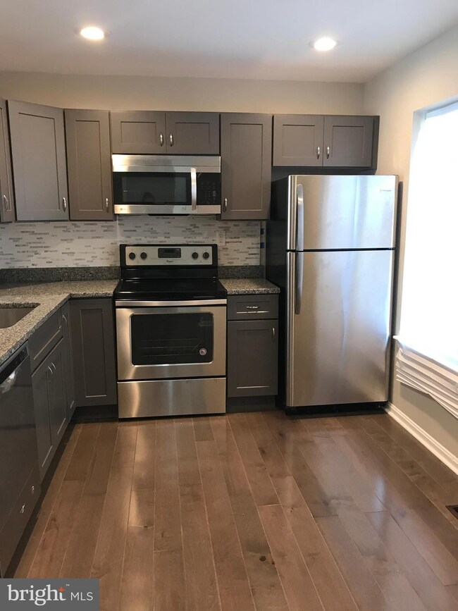 905 Saint Michaels Dr, Bowie, MD 20721 - photo 3