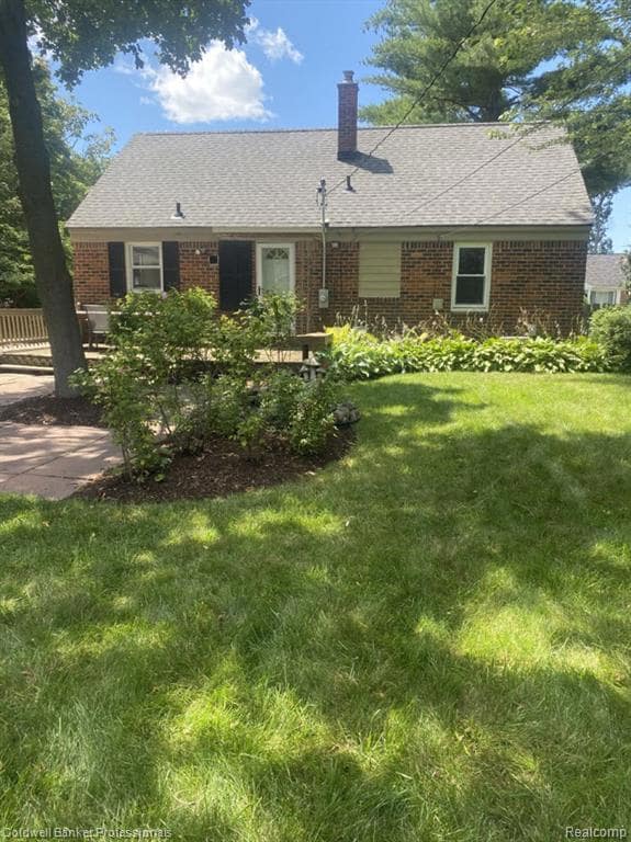 1921 Beverly St, Sylvan Lake, MI 48320 - photo 3