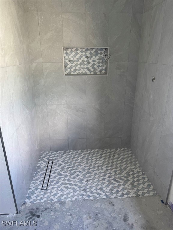 Bathroom featuring tiled shower