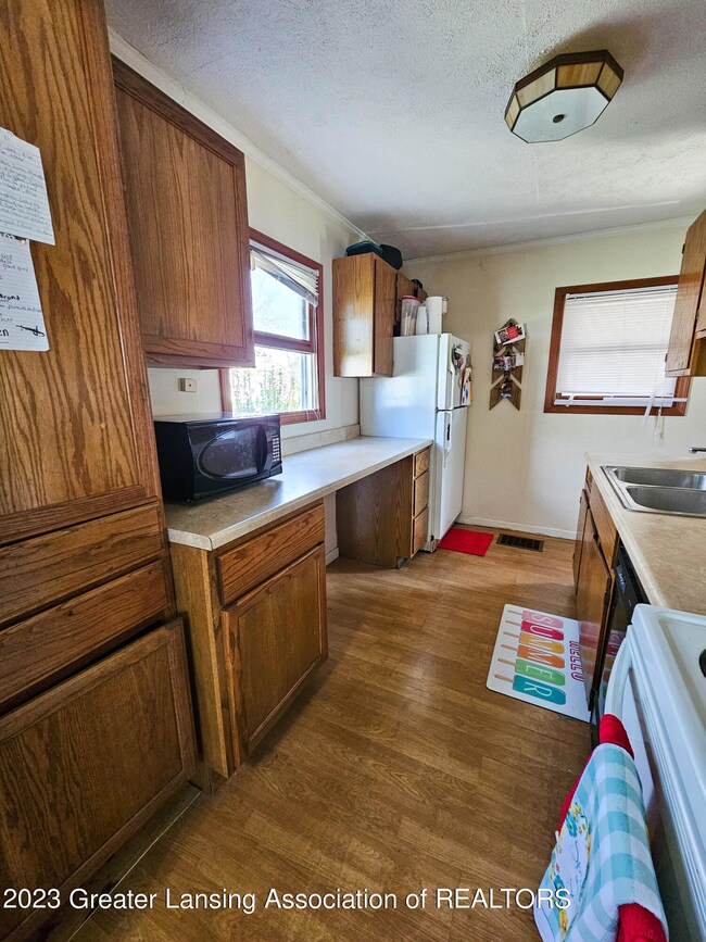 920 Andrus Ave, Lansing, MI 48917 - photo 7