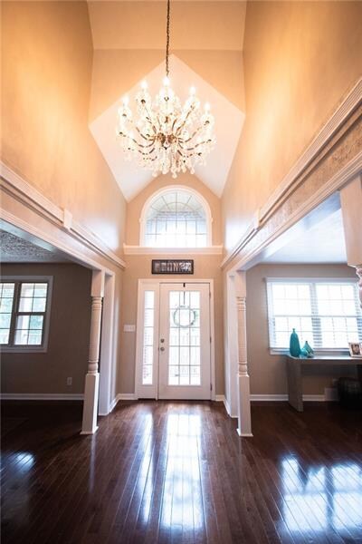 Spacious and Grand Entry Foyer