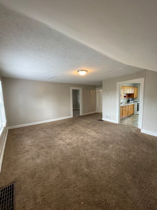 1604 Unit A W 15th St, Anderson, IN 46016 - photo 3