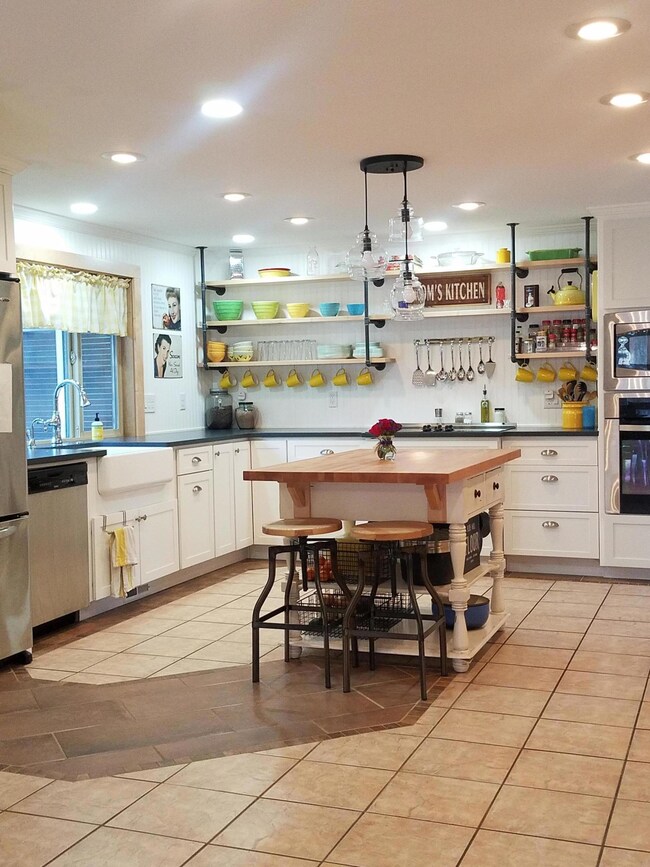 7837 Colonial Way, Central Point, OR 97502 - photo 3