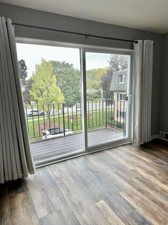 904 S Plum Grove Rd unit 301, Palatine, IL 60067 - photo 4