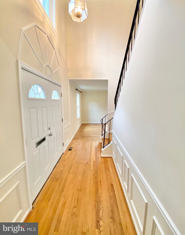 1333 Chetworth Ct, Alexandria, VA 22314 - photo 7