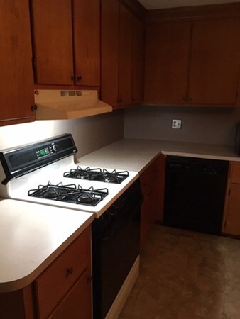 664 Beacon St, Lowell, MA 01850 - photo 7