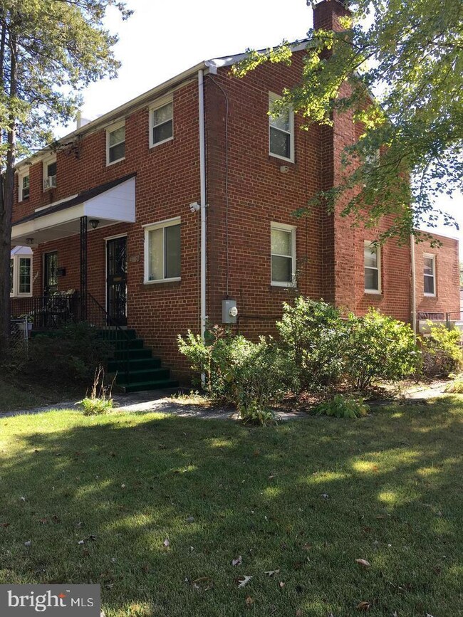 4315 C St SE, Washington, DC 20019 - photo 2