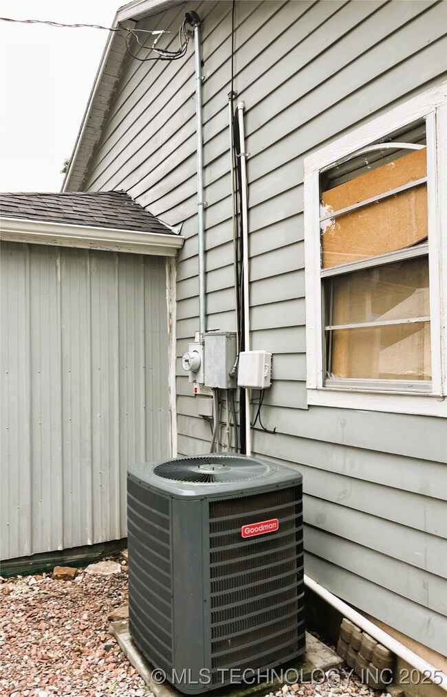 201 N Indianola St, Pryor, OK 74361 - photo 4