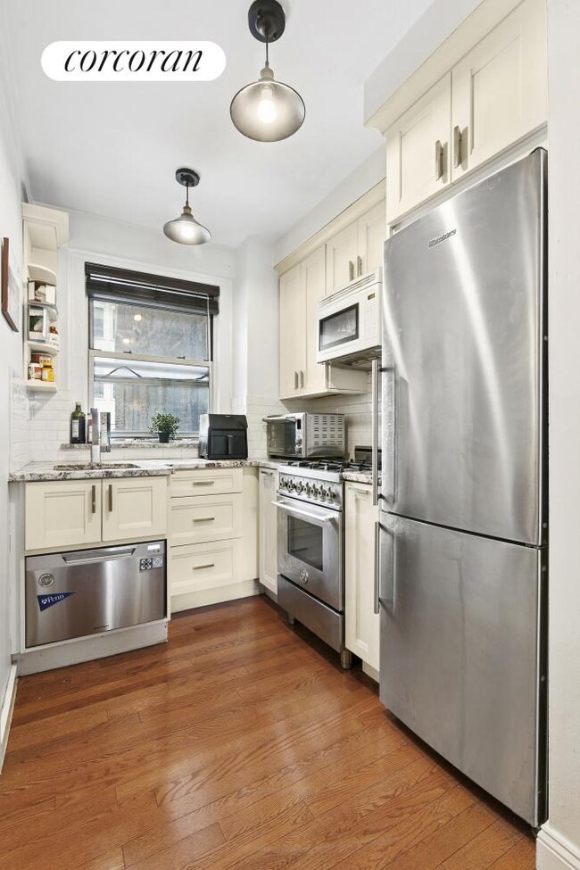 The Manor unit 511, New York, NY 10017 - photo 3