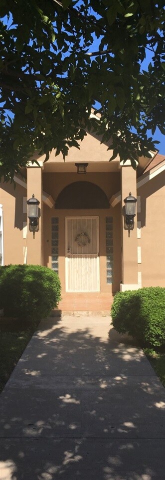 1217 Hendricks Ave, Laredo, TX 78040 - photo 2