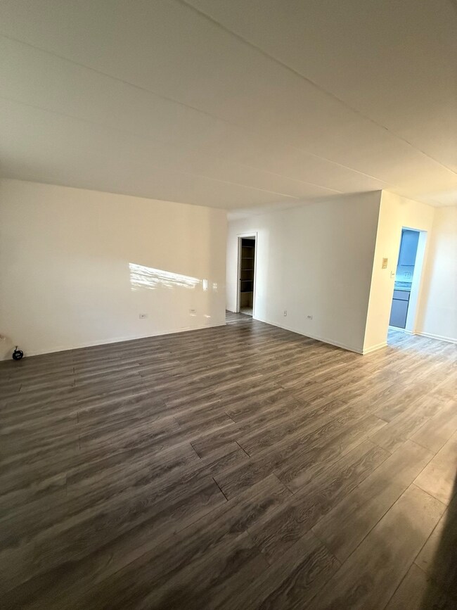 138 E Bailey Rd unit B, Naperville, IL 60565 - photo 4