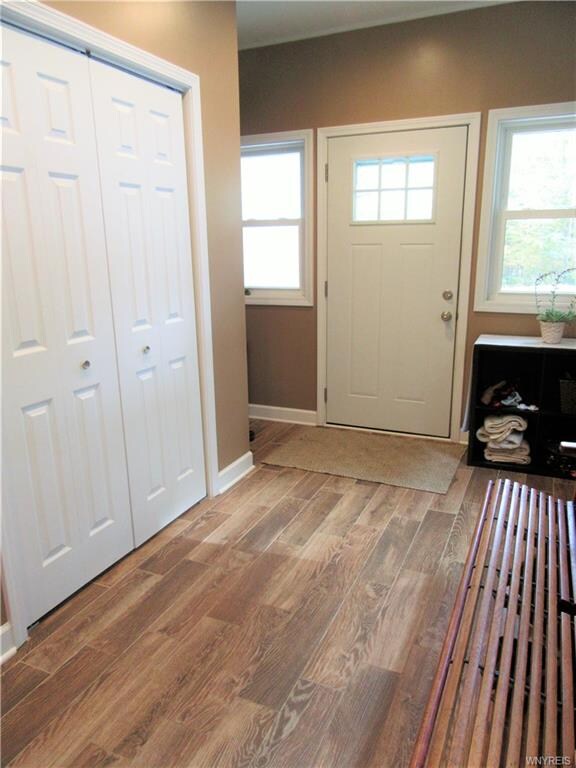 15x9 foyer entry