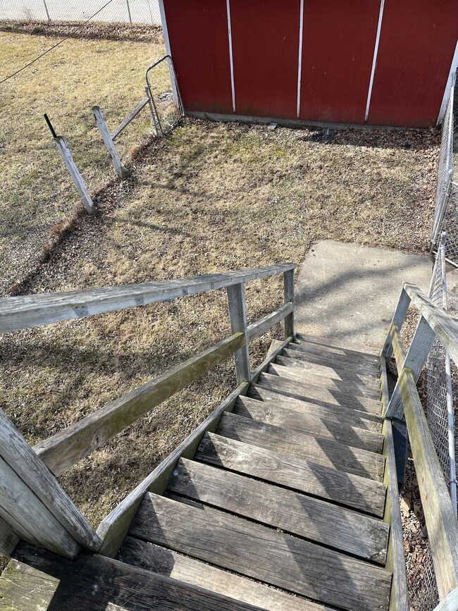 305 2nd St, Covington, IN 47932 - photo 3