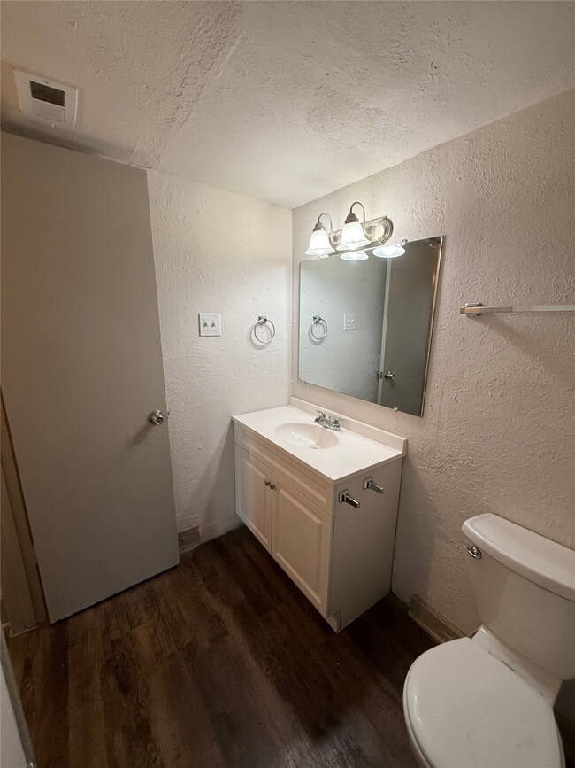 3627 Almazan Dr unit C117, Dallas, TX 75220 - photo 4