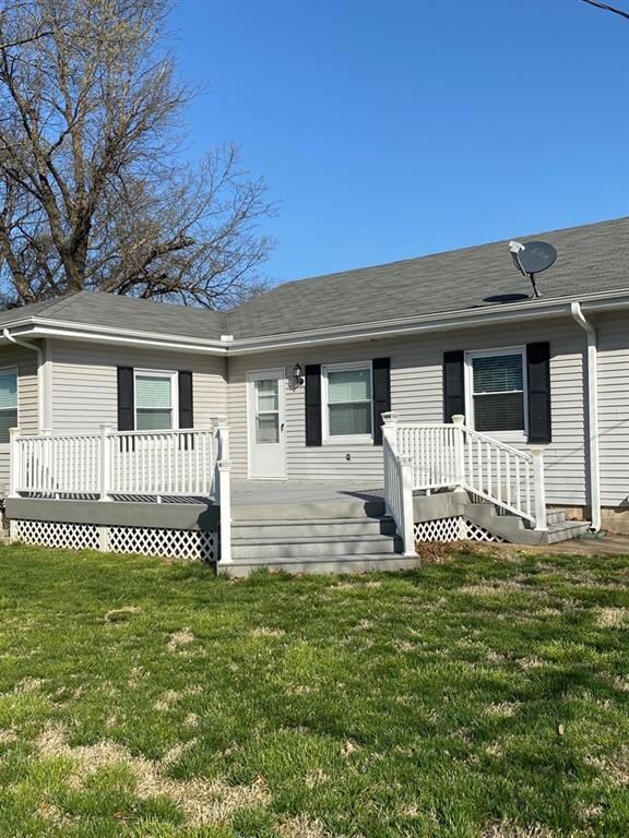 412 Murdock N A, Parsons, KS 67357 - photo 2