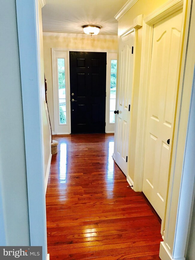 9529 Fox Farm Rd, Nottingham, MD 21236 - photo 3