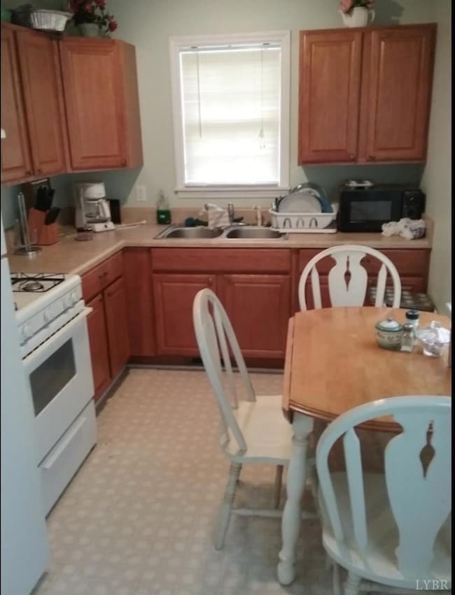 7084 Hunting Creek Rd, Nathalie, VA 24577 - photo 4