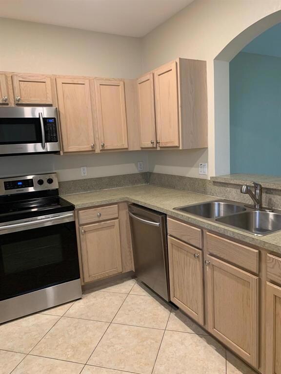 2338 Center Stone Ln, Riviera Beach, FL 33404 - photo 5