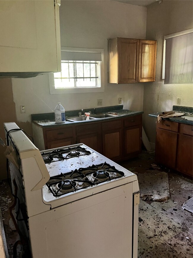 848 Marjorie St, Houston, TX 77088 - photo 6