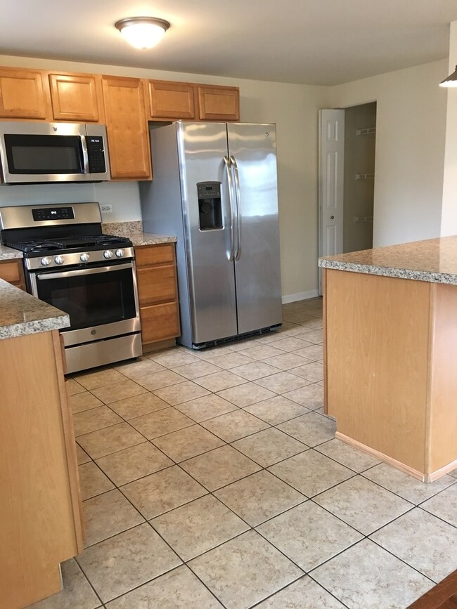 118 Del Rio Rd, Carpentersville, IL 60110 - photo 7