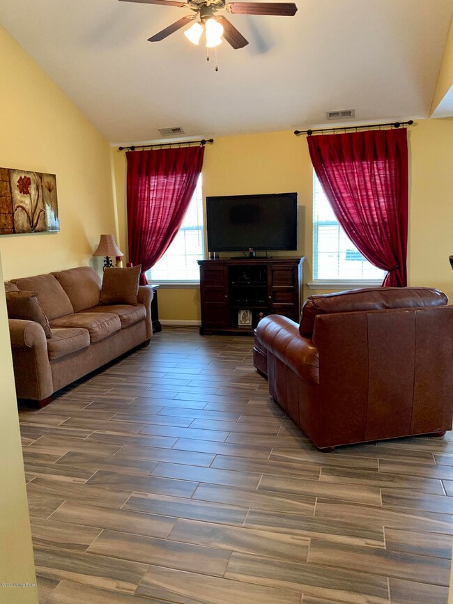 219 Halcomb Ct, Mount Washington, KY 40047 - photo 4