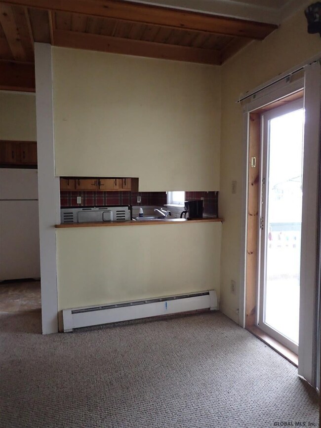 164 Spring St unit 5, Saratoga Springs, NY 12866 - photo 3