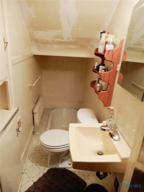 Main floor bath with sunken tub