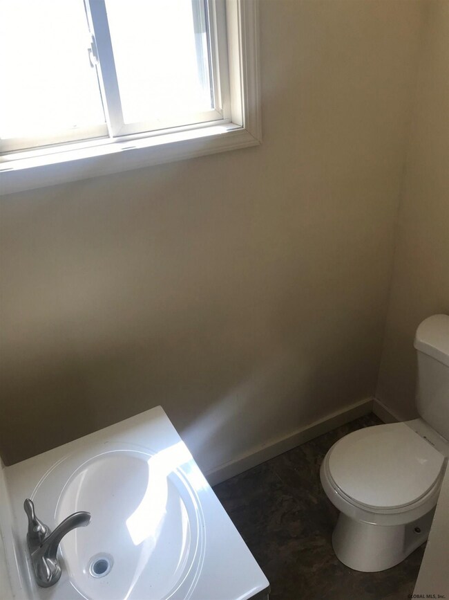 15 Moyston St, Schenectady, NY 12307 - photo 7