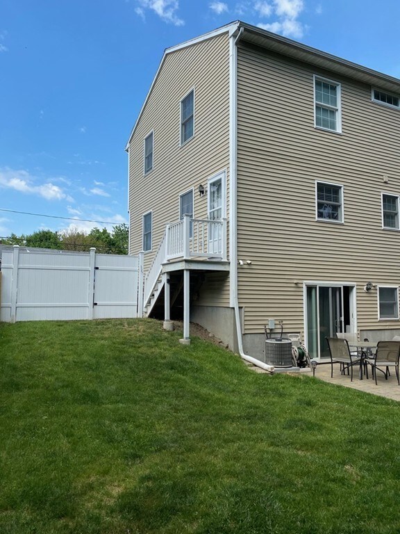 26 Hourihan St unit 2, Peabody, MA 01960 - photo 7
